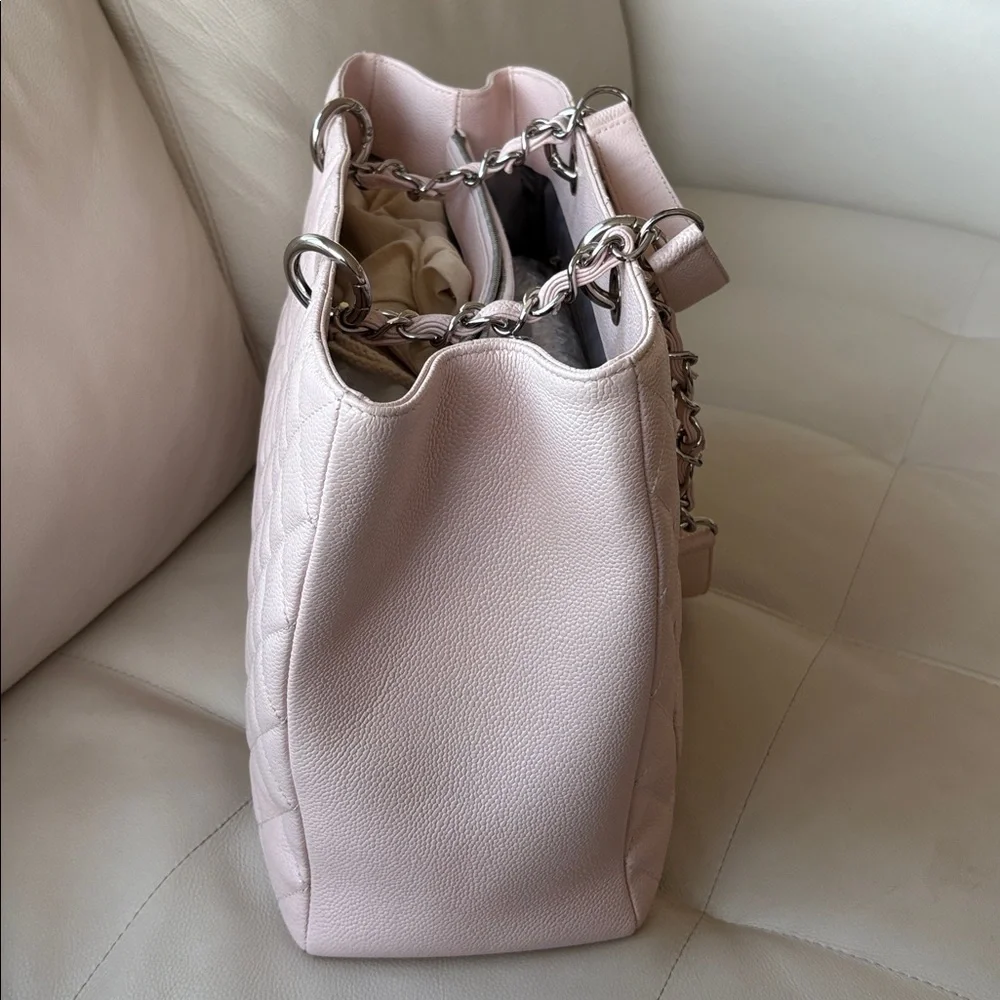 Chanel GST in light pink Caviar